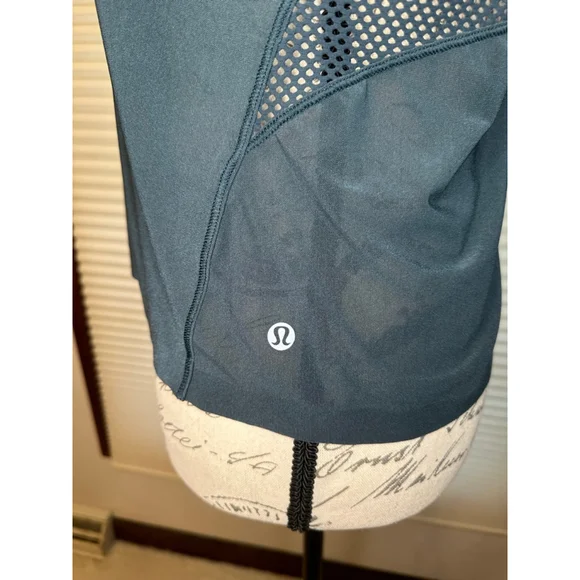 Lululemon Teal Mesh Back Cropped Train Tank Top Likely a Size 10 - Picture 6 of 12